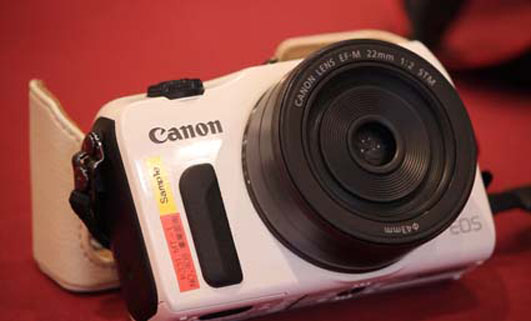 Canon EOS M, compatta a ottiche intercambiabili